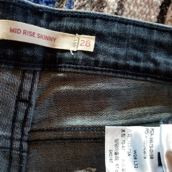 Levi's Embroidered Women's Mid Rise Skinny Jeans 6 - Picture 3 of 4